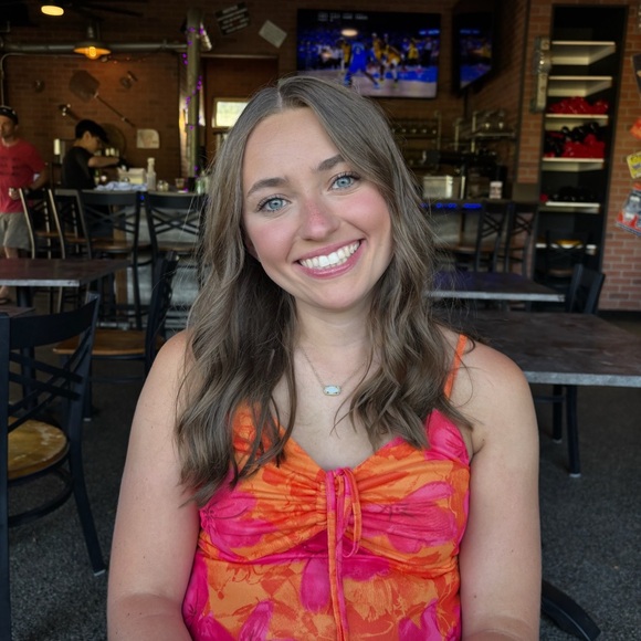 Meet your Posher, Natalie - Picture 2 of 4